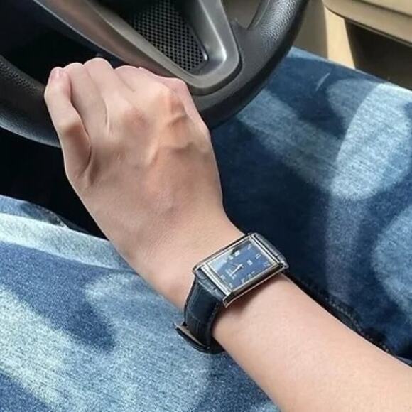 Vintage Style Seiko Quartz Mens Silver Watch & Blue accents W/ Leather Strap